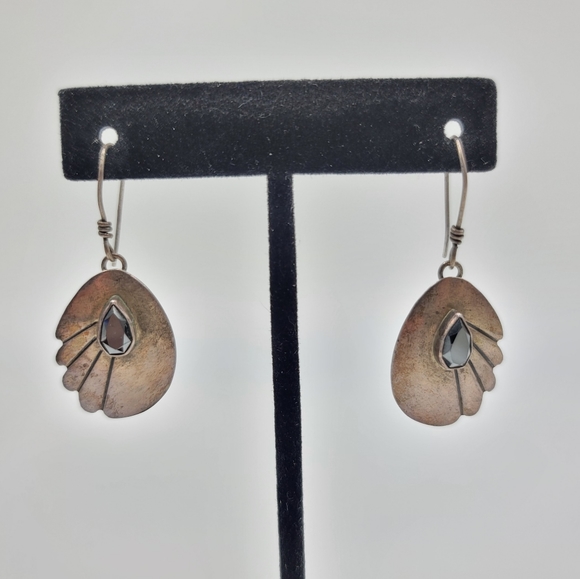 Vintage Sterling & Hematite earrings - Picture 3 of 8